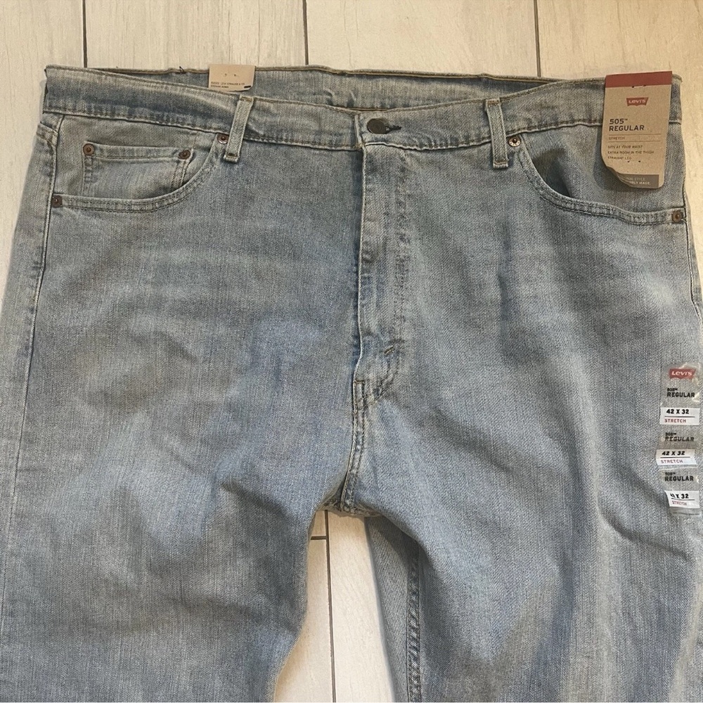 NWT Levi's 505 Men's 42x32 Regular Fit Straight Leg Jeans Light Wash Classic - Picture 2 of 11